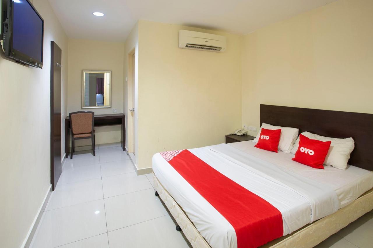 Oyo 89966 Green World Hotel @ Seri Putra Kajang Esterno foto