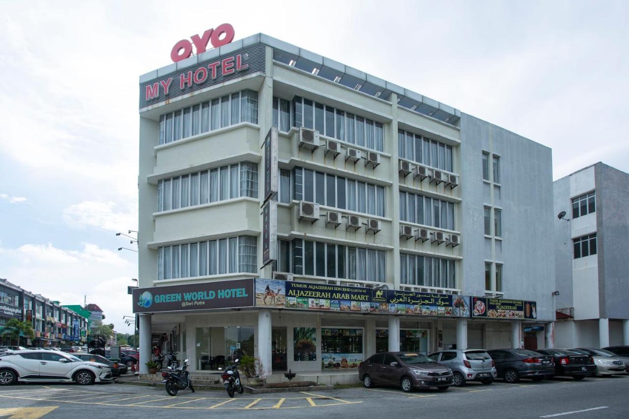 Oyo 89966 Green World Hotel @ Seri Putra Kajang Esterno foto