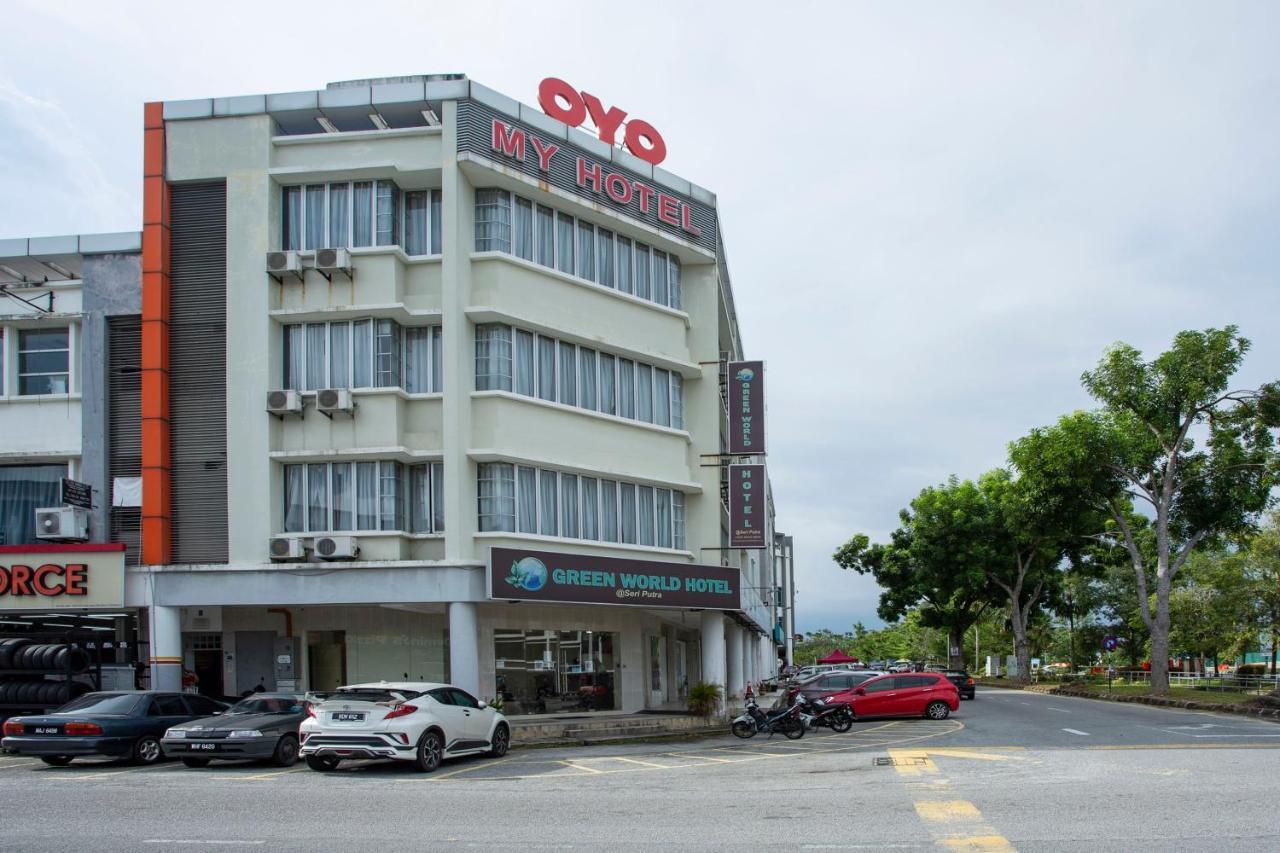 Oyo 89966 Green World Hotel @ Seri Putra Kajang Esterno foto