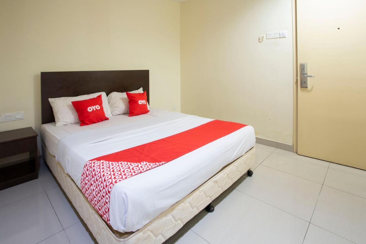 Oyo 89966 Green World Hotel @ Seri Putra Kajang Esterno foto