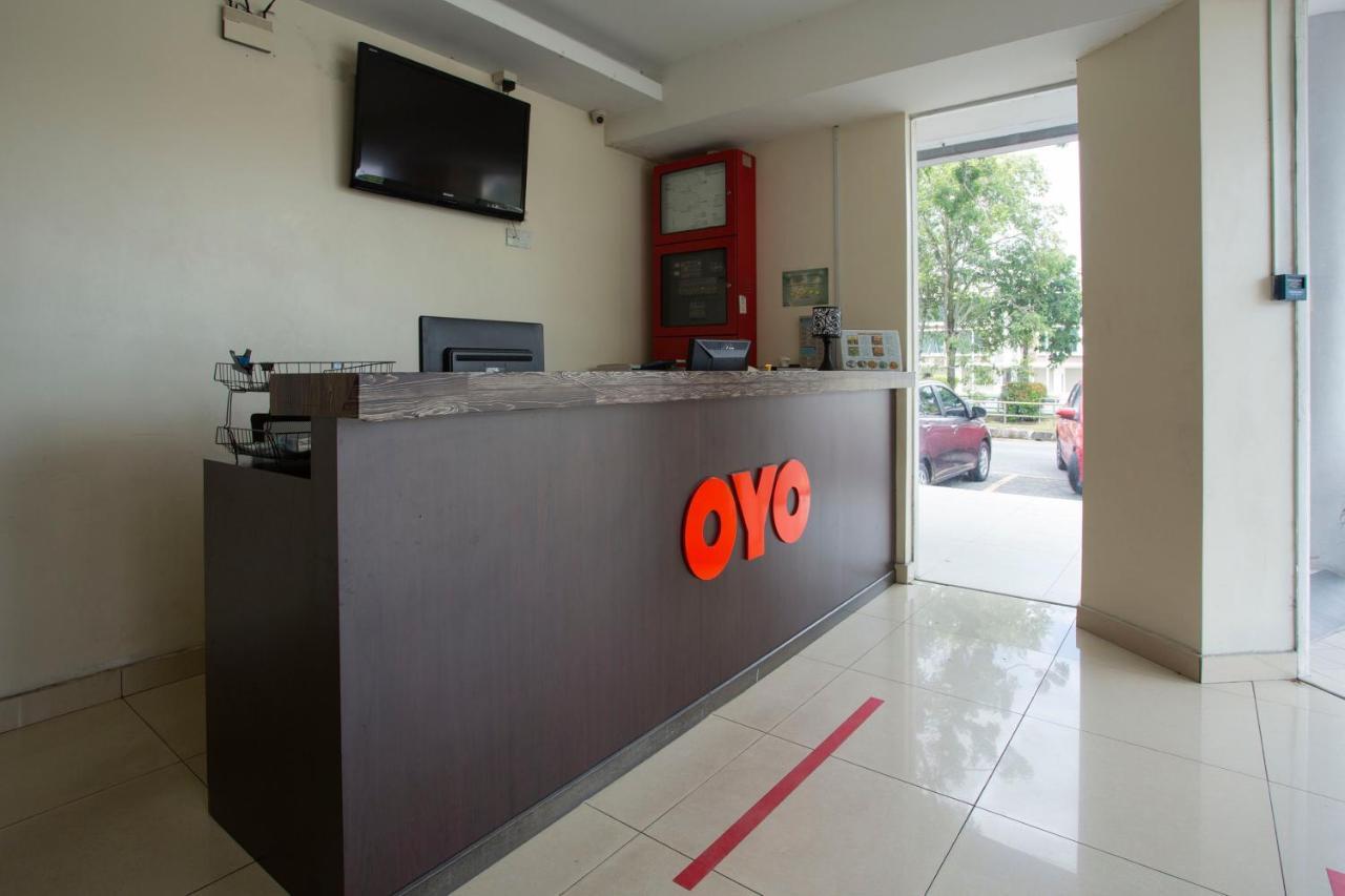 Oyo 89966 Green World Hotel @ Seri Putra Kajang Esterno foto