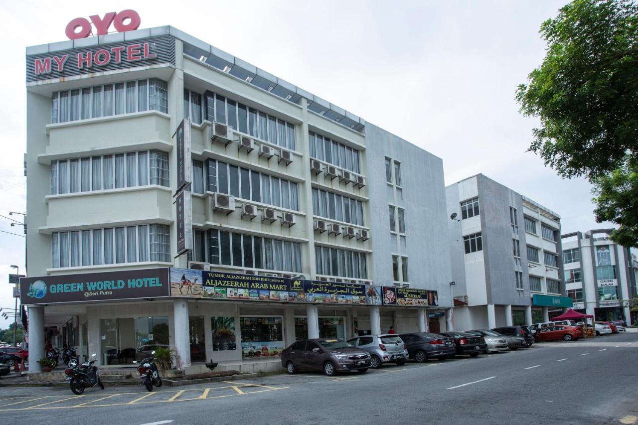 Oyo 89966 Green World Hotel @ Seri Putra Kajang Esterno foto