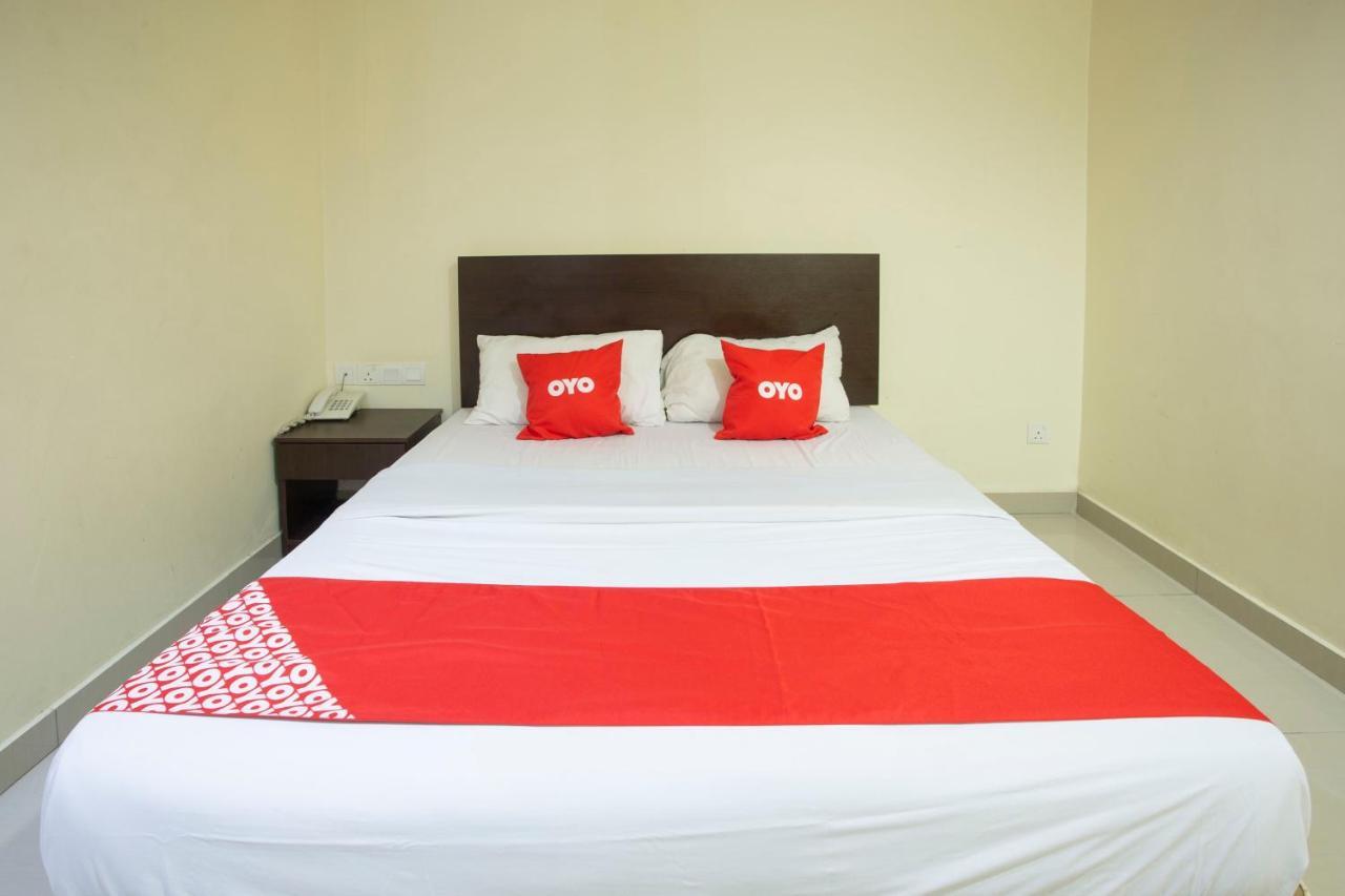Oyo 89966 Green World Hotel @ Seri Putra Kajang Esterno foto