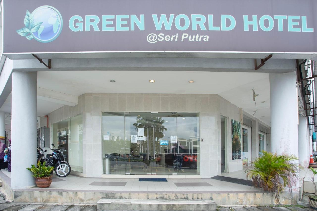 Oyo 89966 Green World Hotel @ Seri Putra Kajang Esterno foto