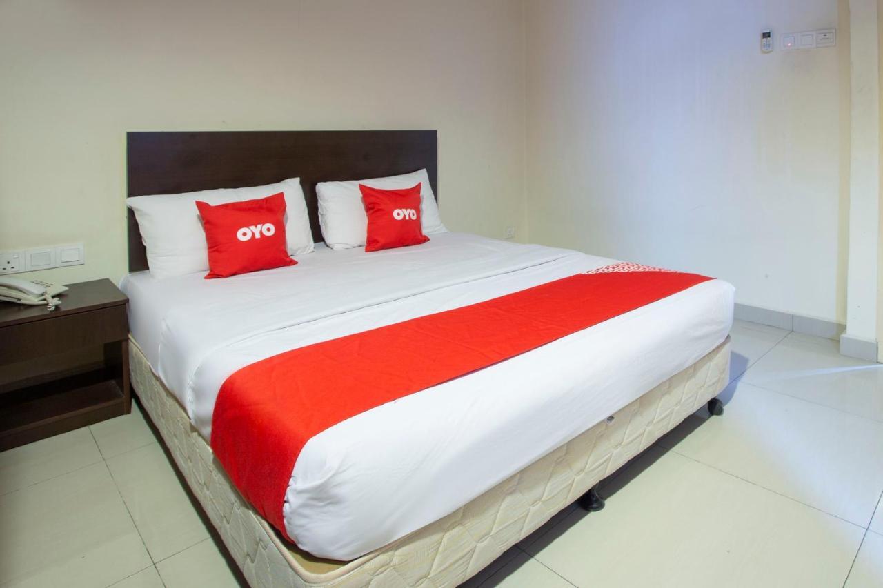 Oyo 89966 Green World Hotel @ Seri Putra Kajang Esterno foto