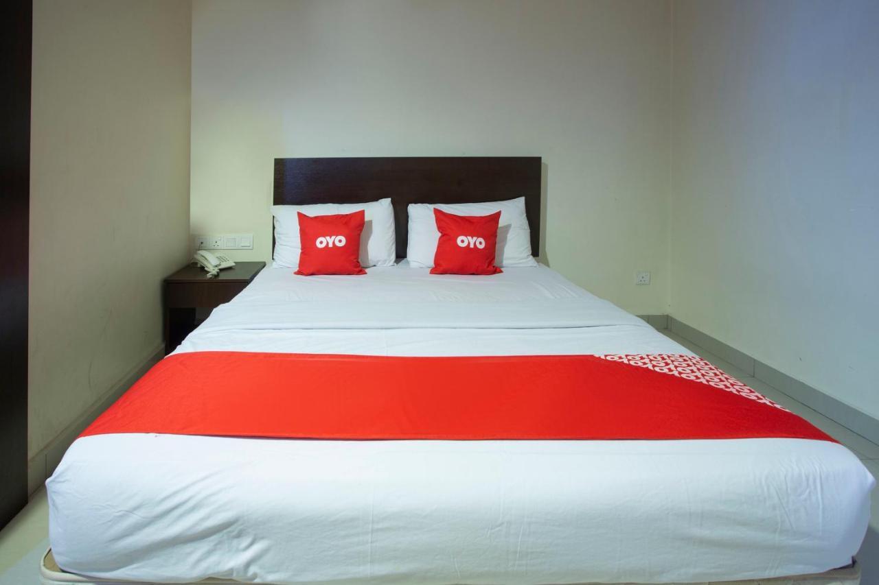 Oyo 89966 Green World Hotel @ Seri Putra Kajang Esterno foto