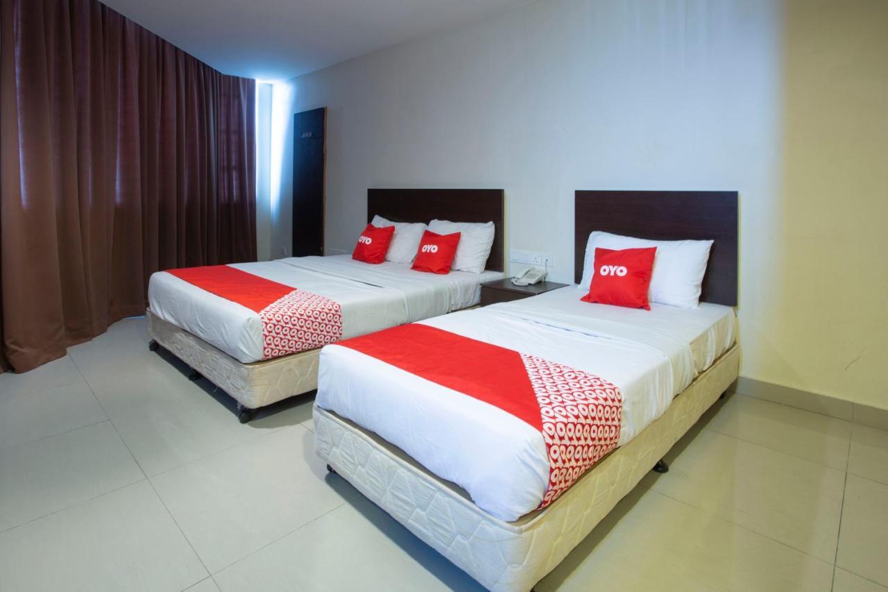 Oyo 89966 Green World Hotel @ Seri Putra Kajang Esterno foto