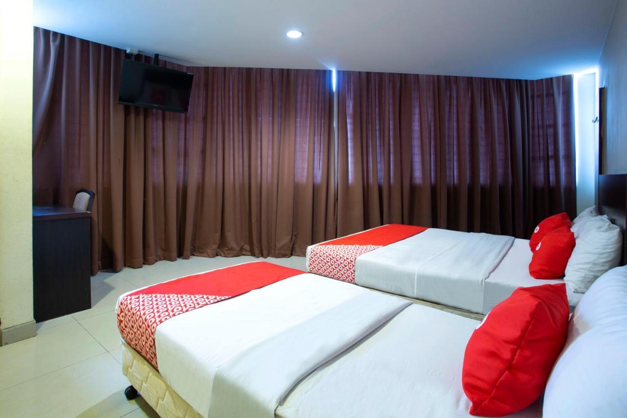 Oyo 89966 Green World Hotel @ Seri Putra Kajang Esterno foto