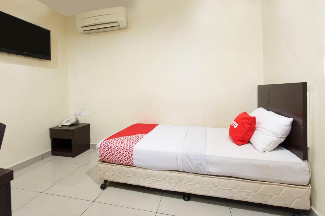 Oyo 89966 Green World Hotel @ Seri Putra Kajang Esterno foto