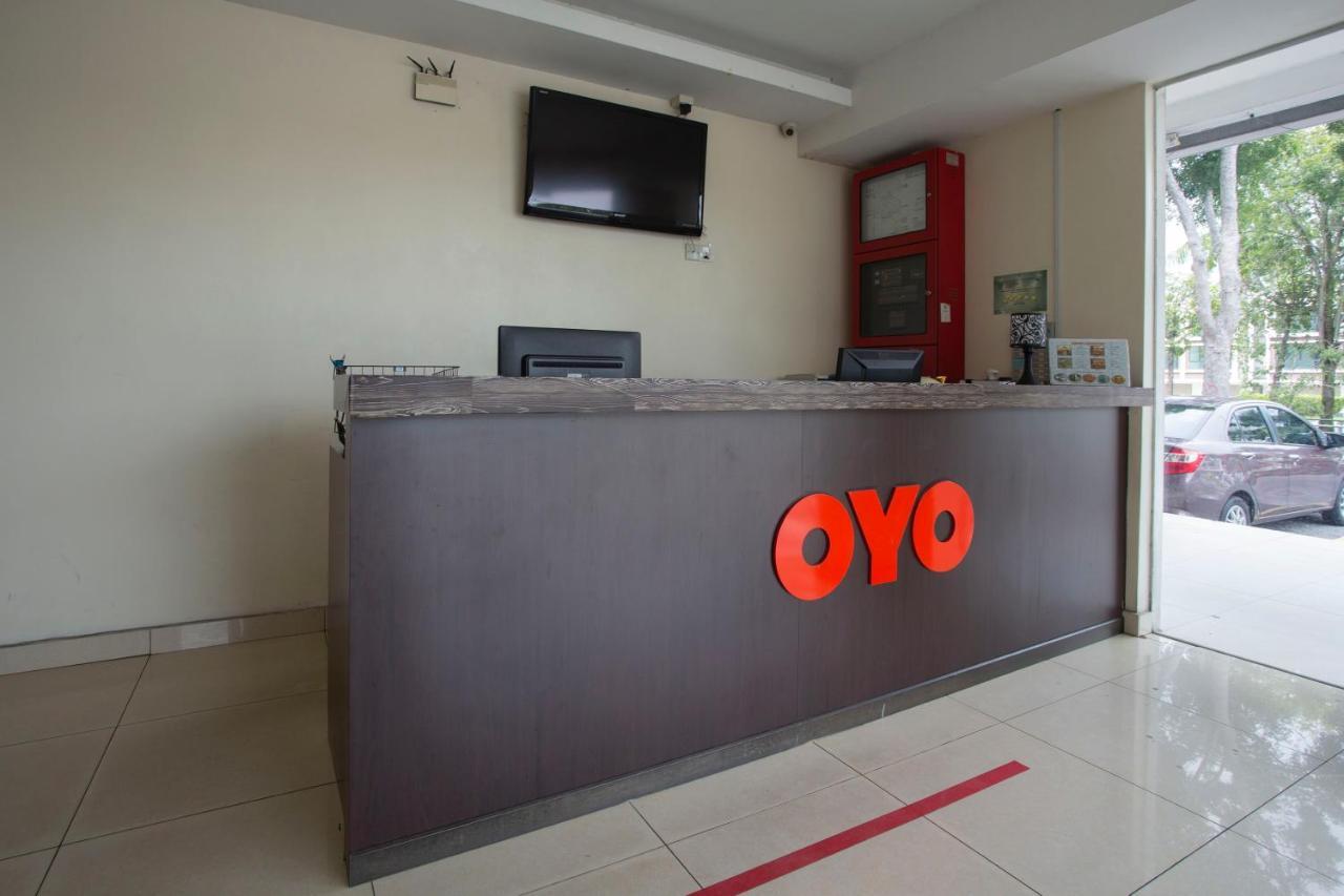 Oyo 89966 Green World Hotel @ Seri Putra Kajang Esterno foto