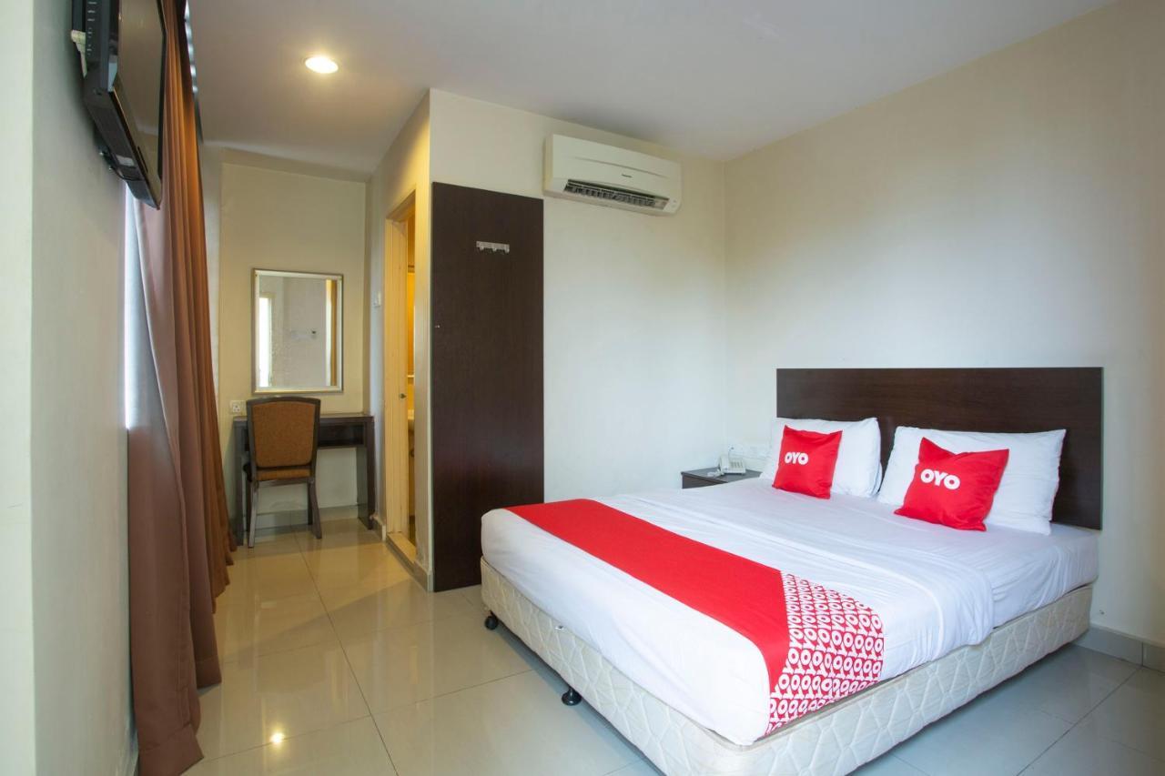 Oyo 89966 Green World Hotel @ Seri Putra Kajang Esterno foto