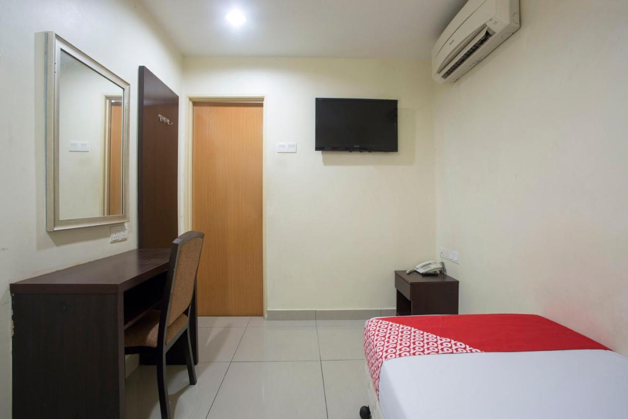 Oyo 89966 Green World Hotel @ Seri Putra Kajang Esterno foto