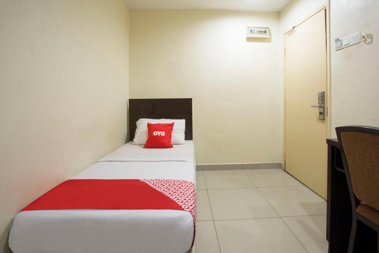 Oyo 89966 Green World Hotel @ Seri Putra Kajang Esterno foto